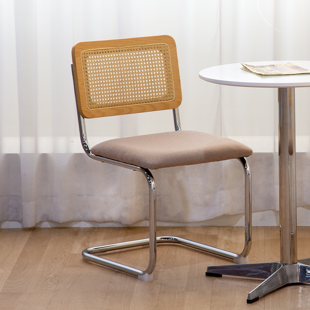 라트라트 세스카 패브릭 철제 라탄 인테리어 디자인 카페 의자